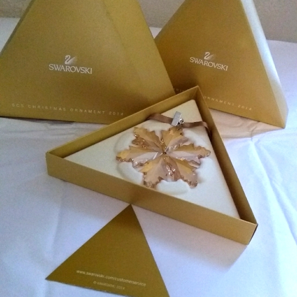 NIB Swarovski crystal Christmas snowflake 2014 annual ornament w COA